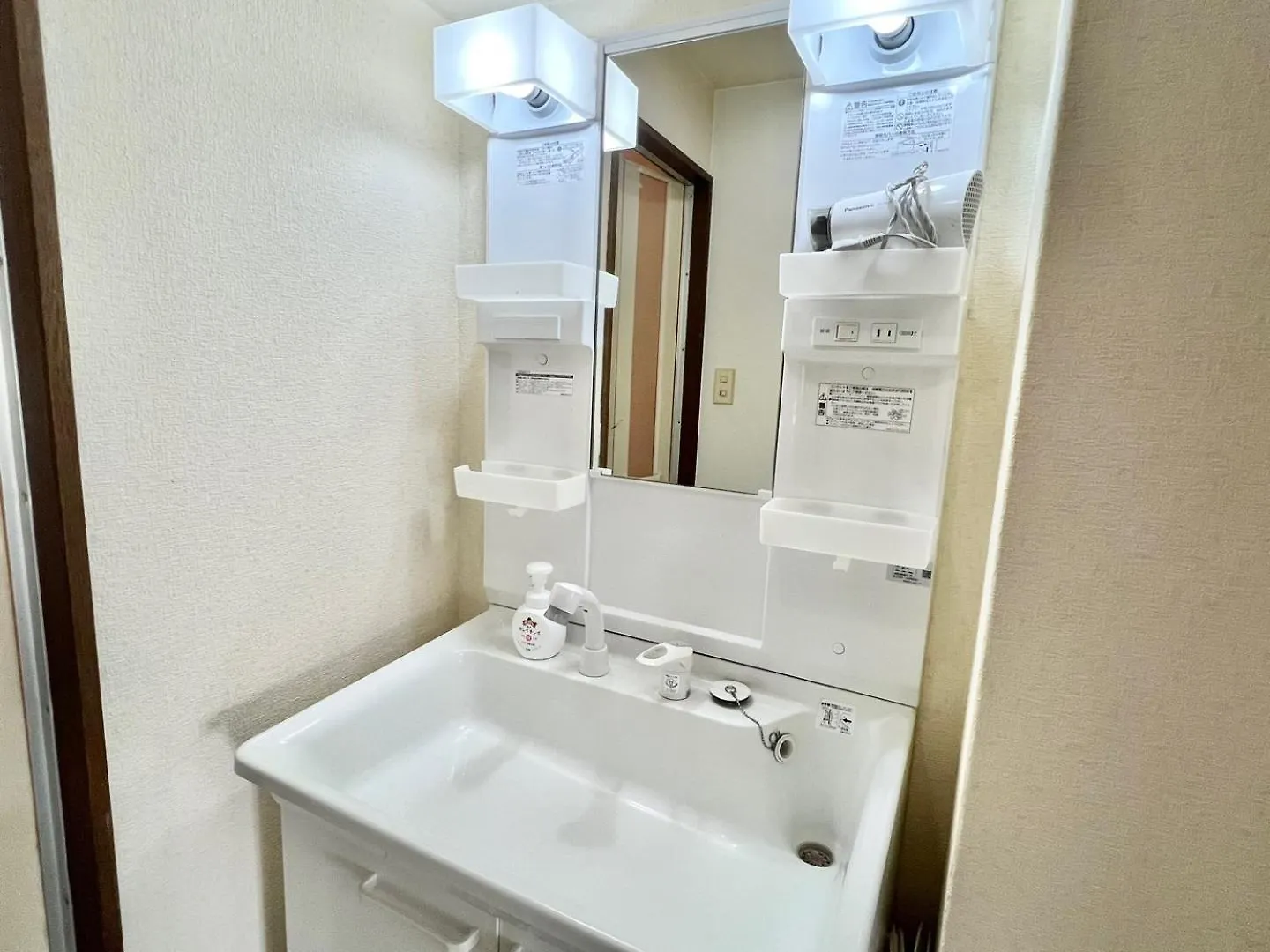 7人可能 なんば駅 一駅 / 地下鉄駅 2分 Royal901 Apartment Osaka 0*,  Japan